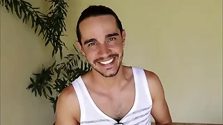 Conto erótico gay  - o gringo (dono hack quiosque da praia) narração: juan calabares