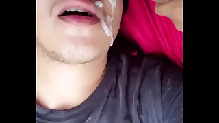 Mexicano haciendo cruising en el carro con su classmate