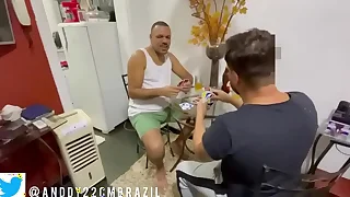 Meu amigo fez uma aposta, não tinha dinheiro e apostou o cu, se lascou, eu ganhei e soquei