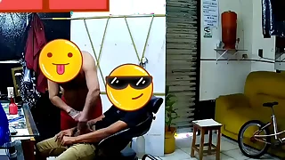 Depilei o saco  do novinho  e mamei o pauzao gostoso dele