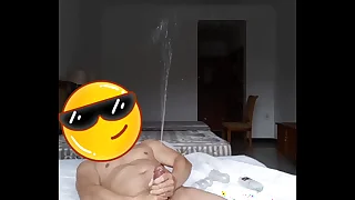 小宾馆里玩屌手淫潮吹喷泉潮喷潮射