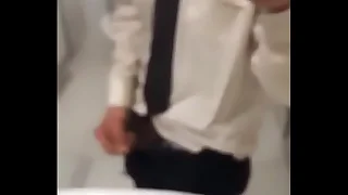 Paja en el baño del trabajo