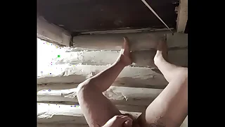 Русский парень раздвинул ноги и дрочит на камеру! Задница в татуировках!