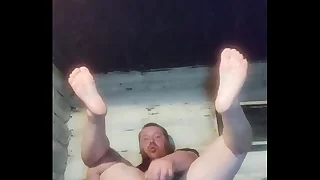 Русский мент любил бухать прямо на рабочем месте.Поэтому в наказание его трахнули в задницу бутылкой водки))