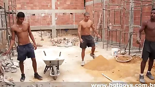 Pedreiro comendo engenheiro pra não ser demitido