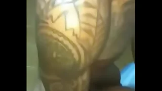 Dando o cu pro ladrao do bairro