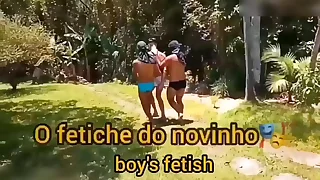 Comendo aquele mano,