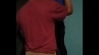 Se la términe chupando a carpintero