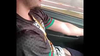 Erick diaz dirigindo e batendo uma punheta ( completo em www.erickplay.com e no just : @euerickdiaz ) instragram :@euerickdiazreal