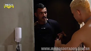 O hóspede fodeu meu rabo