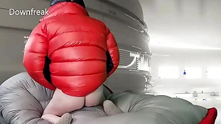 Overfilled mountain hardwear down jacket gets unseeable in cum after fetish bioscience policy test !!!