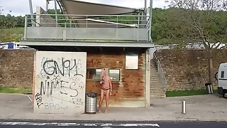 Surpris au cours d'une exhib dans des chiottes d'autoroute (gev2021)